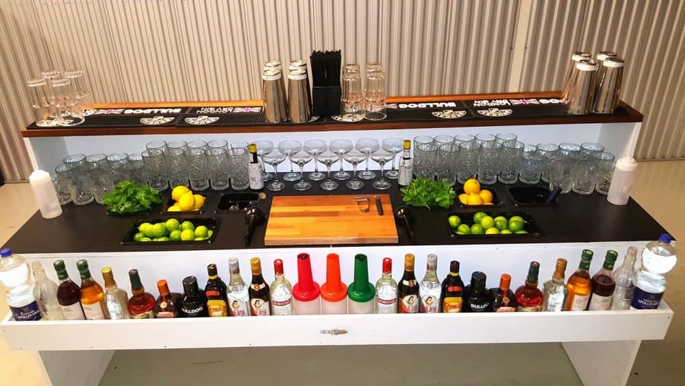 Underholdning til fest - Lej en Komplet Cocktail Bar - Festunderholdning - Lej en Bartender - lej Cocktail Bar - Bartender Udlejning - Cocktails til firma - Firmafest