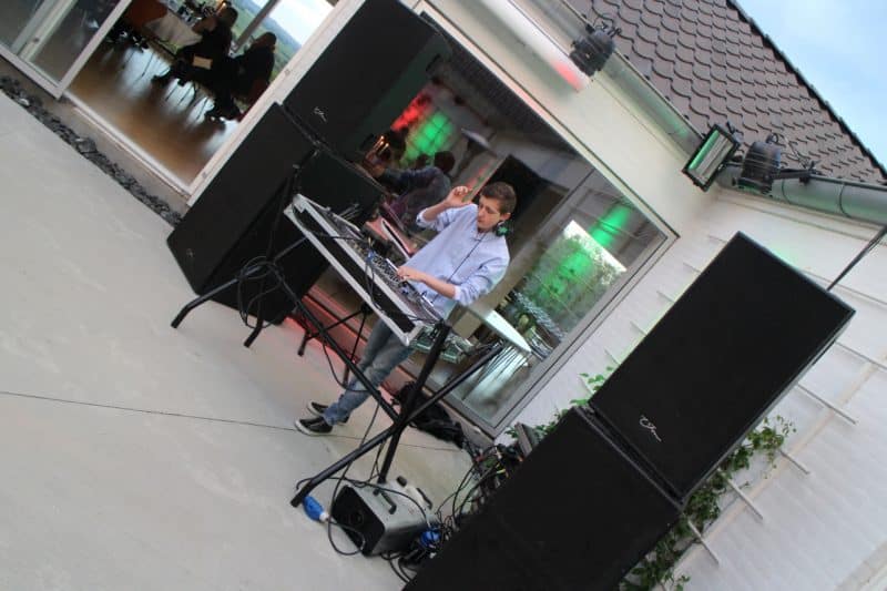 Lej en DJ til fest - Musik til fest - underholdning