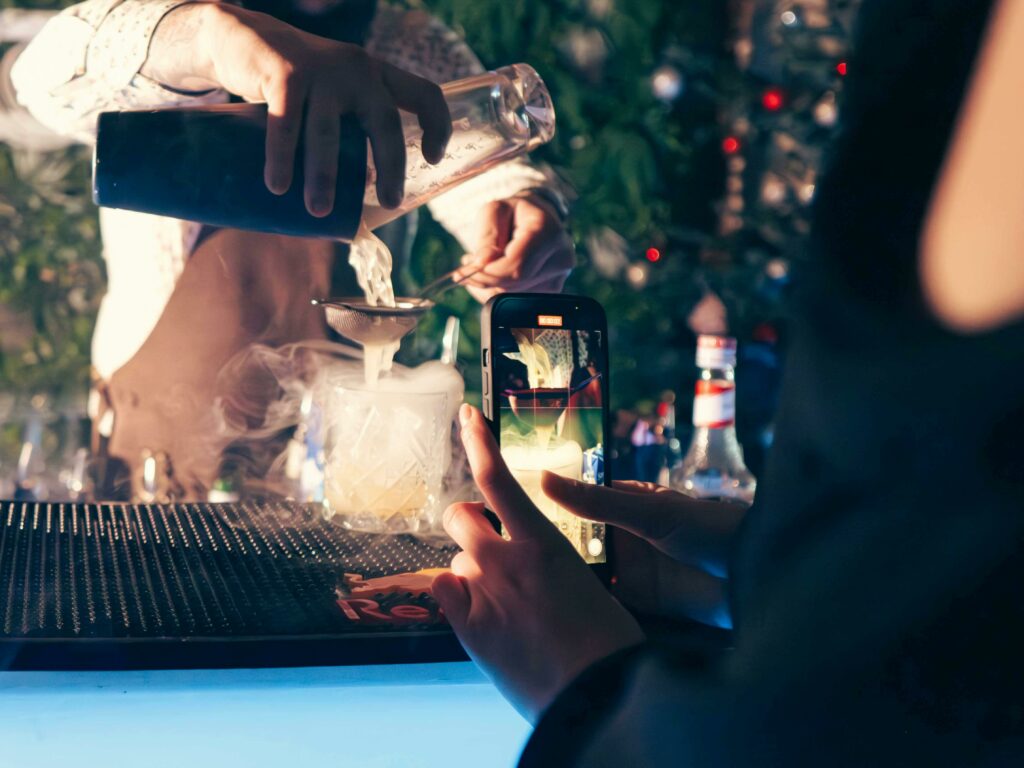 Cocktail Bar til fest - Lej en Cocktail Bartender til fest - Lej Mobil Bar